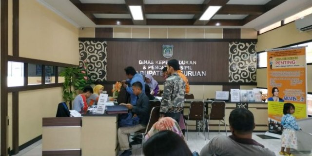 Suasana di Dispendukcapil Kabupaten Pasuruan Foto: Akhmad Romadhoni