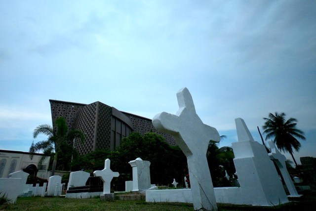 Nisan di dalam Kerkhof Petjut. Foto: Suparta/acehkini