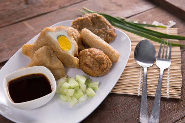 Ilustrasi Cuko Pempek. Foto: Shutterstock
