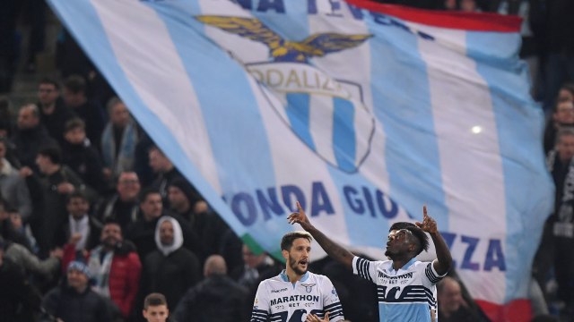 Felipe Caicedo merayakan golnya di laga Derbi della Capitale. Foto: REUTERS/Alberto Lingria