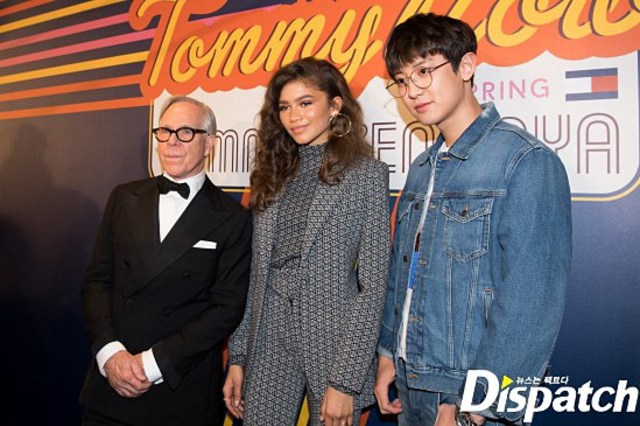 Chanyeol EXO bersama Tommy Hilfiger dan Zendaya (dok. Dispatch)