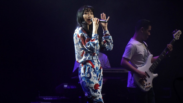 Aksi panggung Isyana Sarasvati di BNI Java Jazz Festival 2019. Foto: Irfan Adi Saputra/kumparan