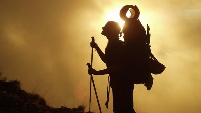 Ilustrasi naik gunung. Foto: Pixabay