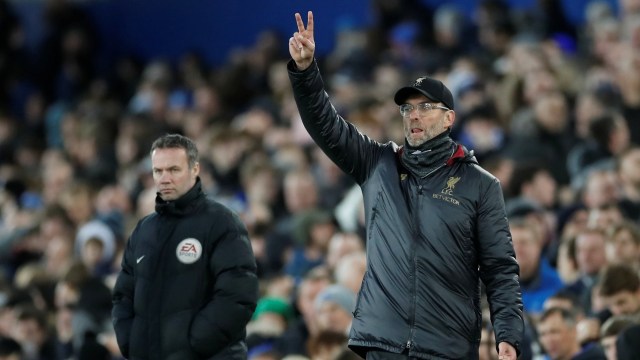 Klopp: "Menang atau turun ke peringkat dua!" Foto: Reuters/Carl Recine