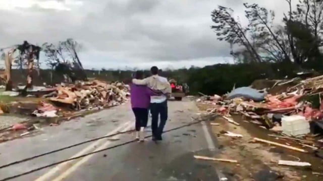 Angin tornado hantam wilayah Alabama. Foto: AP