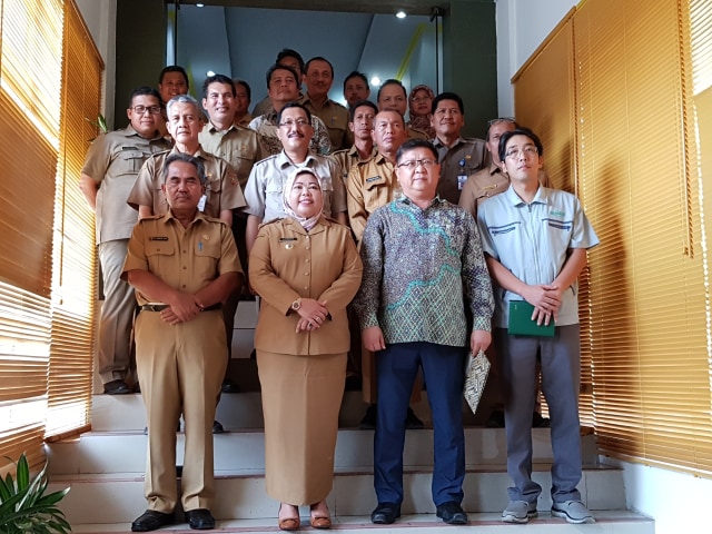Bupati Kobar Nurhidayah beserta jajaran bersama Direktur PT Korindo Ariabima Sari Kim Young Man (Foto: Joko Hardyono)