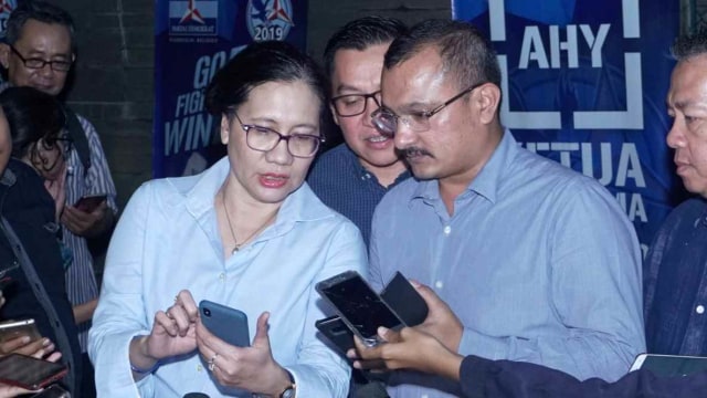 Imelda dan Ferdinand saat konferensi pers Partai Demokrat terkait kasus Andi Arief di DPP Demokrat, pada Senin (4/3). Foto: Iqbal Firdaus/kumparan