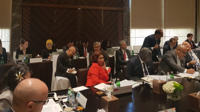 Menteri Kelautan dan Perikanan, Susi Pudjiastuti (tengah) menghadiri Forum di Abu Dhabi. Foto: Dok. Humas KKP