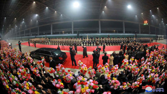 Pemimpin Korea Utara, Kim Jong-un, tiba di Pyongyang, Korea Utara. Foto: KCNA via REUTERS
