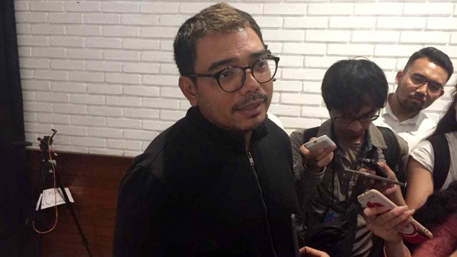 Dosen Filsafat UI Donny Gahral Adian dalam diskusi 'Menolak Pembusukan Filsafat', Cikini, Jakarta Pusat, Rabu (13/2). Foto: Rizki Baiquni/kumparan