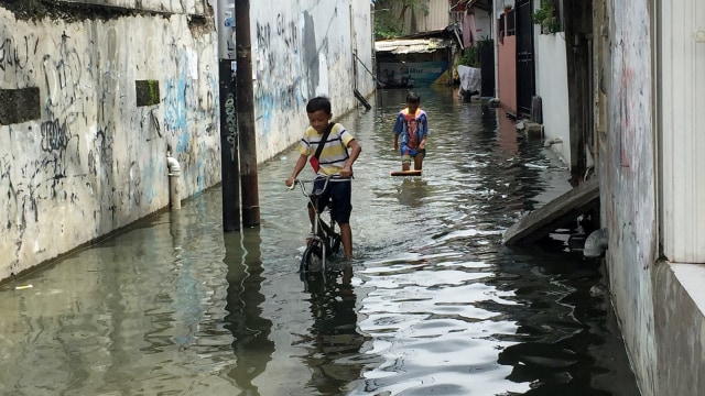 Banjir di area Jalan Peternakan II dan Kapuk Raya, Kapuk Muara, Jakarta Utara. Foto: Ferry Fadhlurrahman/kumparan