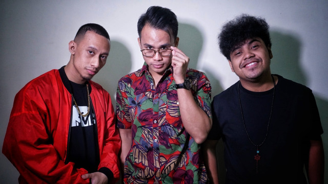 Personel Grup vokal Trisouls, Damien Jonathans (kiri), Jesse Thomasmore (tengah), Yerry Ririassa (kanan). Foto: Helmi Afandi/kumparan
