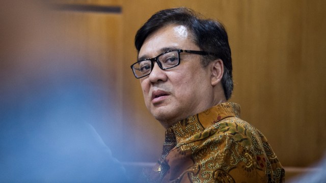 Terdakwa kasus dugaan suap perizinan proyek Meikarta Billy Sindoro mendengarkan pembacaan putusan saat sidang lanjutan di pengadilan Tipikor, Bandung. Foto: Antara/M Agung Rajasa