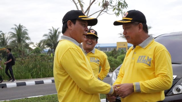 Gubernur Kalsel H Sahbirin Noor (kiri) dan Menteri Ristekdikti Mohamad Nasir (kanan) di kampus ULM Banjarmasin, Selasa (5/3). Foto: Humpro Setdaprov Kalsel
