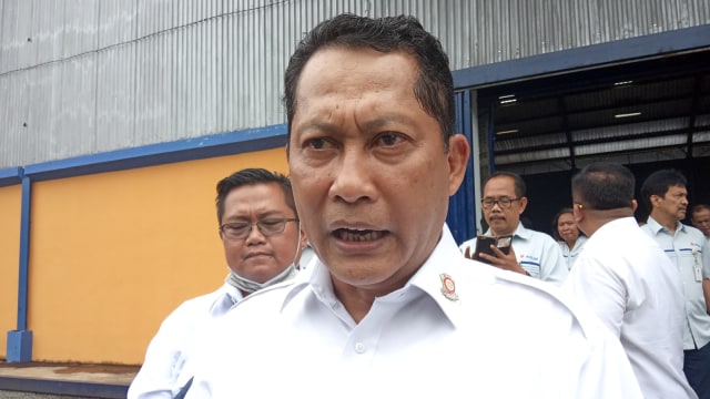 Direktur Perum Bulog Budi Waseso di peresmian gudang penampungan kedelai di komplek pergudangan di Banjar Kemantren di Subdivre Surabaya, Sidoarjo, Jawa Timur, Rabu (6/3). Foto: Yuana Fatwalloh/kumparan