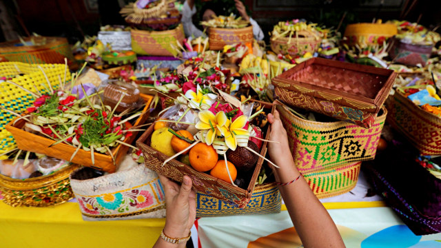 Ilustrasi sesajen. Foto: Reuters/Willy Kurniawan