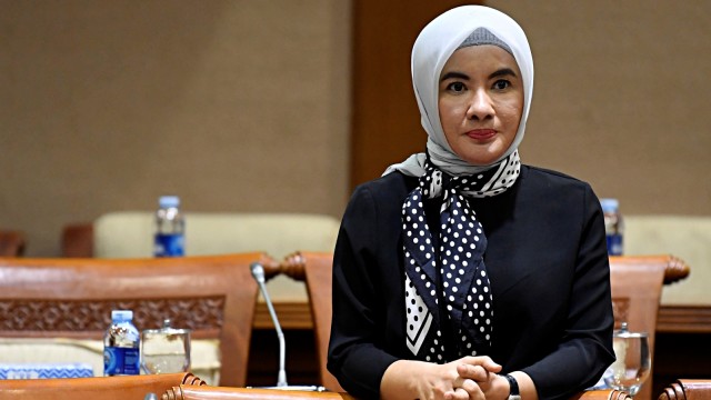 Direktur Utama PT Pertamina (Persero) Nicke Widyawati bersiap mengikuti Rapat Dengar Pendapat (RDP) dengan Komisi VII DPR di Kompleks Parlemen, Senayan, Jakarta. Foto: Antara/Puspa Perwitasari