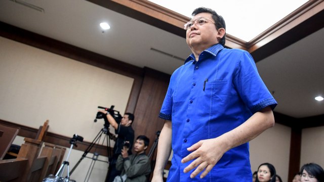 Terdakwa kasus dugaan perintangan penyidikan kasus korupsi Lucas bersiap menjalani sidang pembacaan tuntutan di Pengadilan Tipikor, Jakarta, Rabu (6/3). Foto: ANTARA FOTO/Hafidz Mubarak A