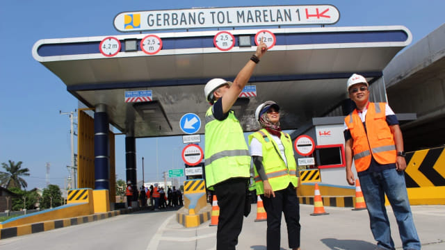 Gerbang tol Marelan di Kota Medan, yang jadi bagian dari ruas Tol Trans Sumatera. Foto: Wendiyanto/kumparan
