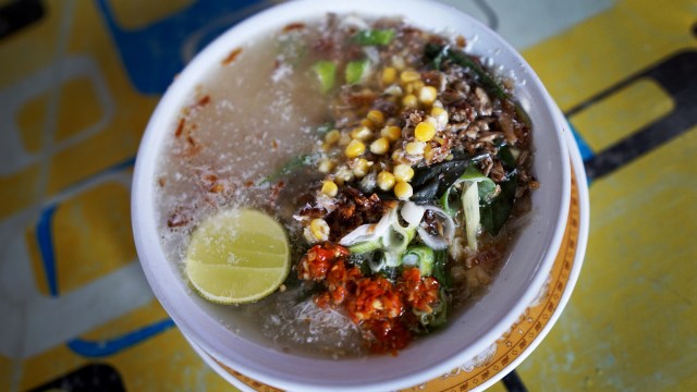 Makanan khas Gorontalo Binte Biluhuta di warung Wilan Pakaya, Kota Gorontalo. Foto : Tomy Pramono