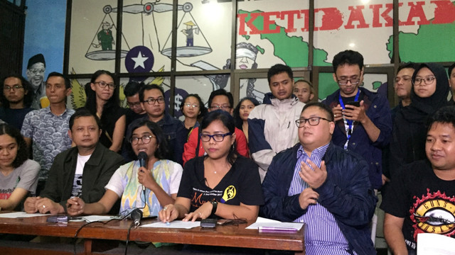 Suasana konferensi pers Koalisi Masyarakat Sipil terkait penangkapan Robertus Robet, di Kantor YLBHI Jakarta, Kamis (7/3). Foto: Andesta Herli Wijaya/kumparan