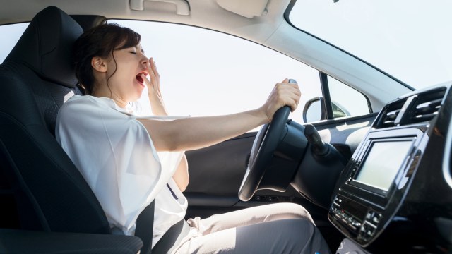Ilustrasi mengantuk saat mengemudi. Foto: Shutter Stock
