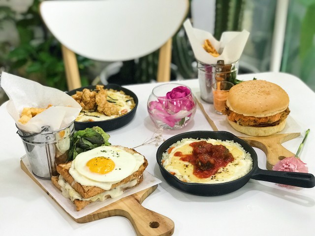 Deretan menu di LOF Plants & Kitchen. Foto: Toshiko/kumparan