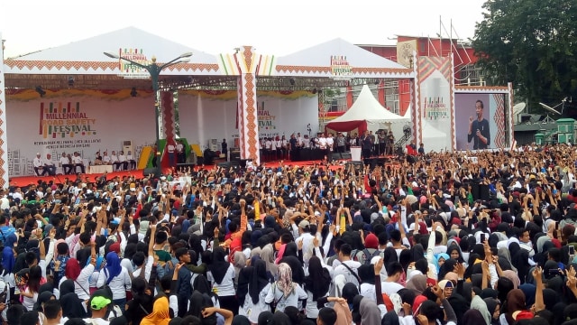 Presiden Jokowi saat memberi sambutan di acara Millennial Safety Road Festival, di Palembang, Sumatera Selatan. Foto: Fahrian Saleh/kumparan