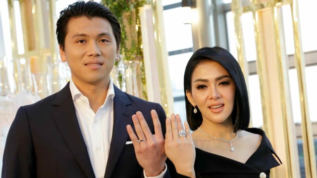 Reino Barack dan Syahrini. Foto: Ronny/kumparan