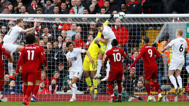 Proses terciptanya gol pertama Burnley ke gawang Liverpool. Foto: Action Images via Reuters/Jason Cairnduff