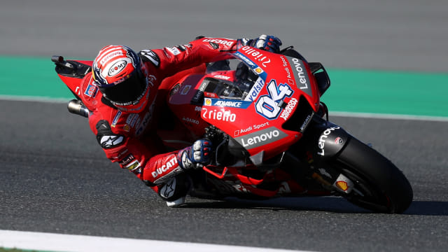 Andrea Dovizioso menjalani MotoGP Qatar 2019. Foto: Ibraheem Al Omari/Reuters