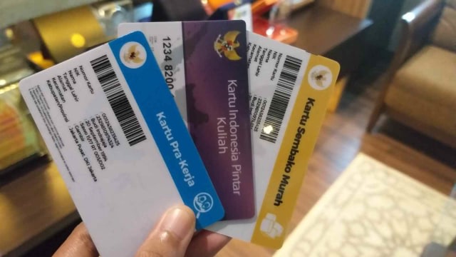 3 Kartu Saktu Jokowi yang akan diluncurkan, Kartu Pra-Kerja, Karti Indonesia Pintar Kuliah, Kartu Sembako Murah. Foto: Istimewa.