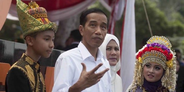 Jokowi saat meresmikan Pekan Budaya Aceh