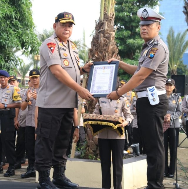 Ini Cerita Aiptu Sujadi Saat Selamatkan Korban Banjir