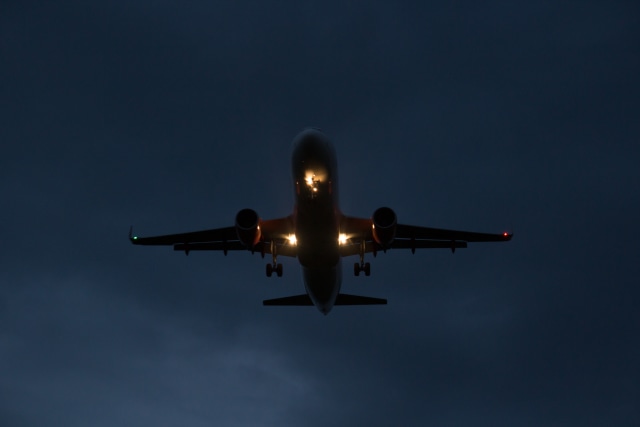 Lampu Nav & Logo Lights Pada Pesawat Foto: Shutter Stock