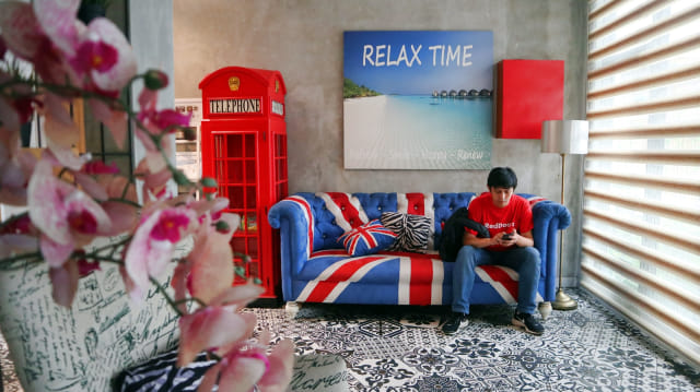 Spot foto ala Inggris di RedDoorz near Asia Afrika III, Bandung Foto: Helinsa Rasputri/kumparan