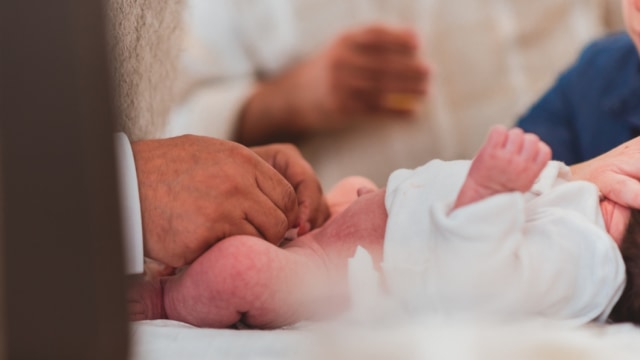 Ilustrasi sunat pada bayi Foto: Shutterstock