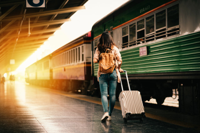 com-Kereta Api = Foto: Shutterstock