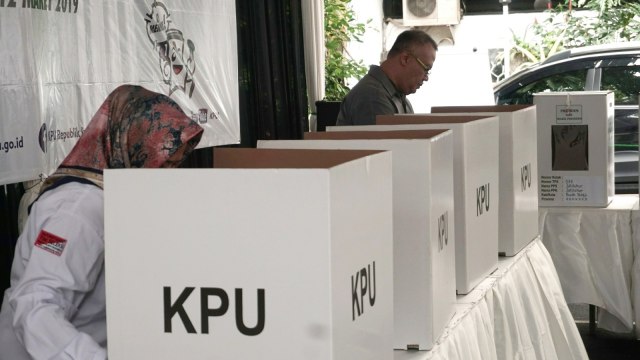 Suasana simulasi pemungutan dan penghitungan suara Pemilu 2019 yang digelar KPU di halaman Gedung KPU, Jakarta, Selasa (12/3). Foto: Nugroho Sejati/kumparan