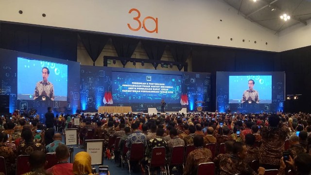 Presiden Jokowi saat meresmikan Pasar Rakyat di ICE BSD 3a, Selasa (12/3). Foto: Fahrian Saleh/kumparan