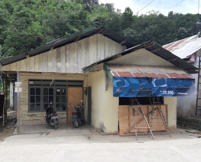 Rumah orang tua Zul Zivilia di Kendari, Senin (11/3). Foto: Wiwid Abid Abadi/kendarinesiaid
