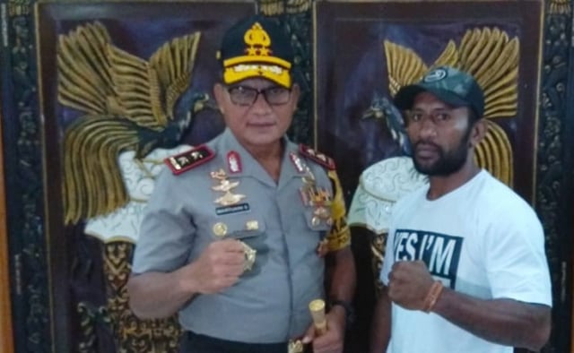 Geisler AP dan Kapolda Papua, Martuani Sormin. (BumiPapua.com/Katharina) 