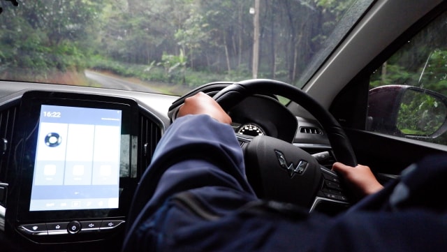Test Drive Wuling Almaz di Jawa Barat, mengemudi di perbukitan Foto: Aditya Pratama Niagara/kumparanOTO