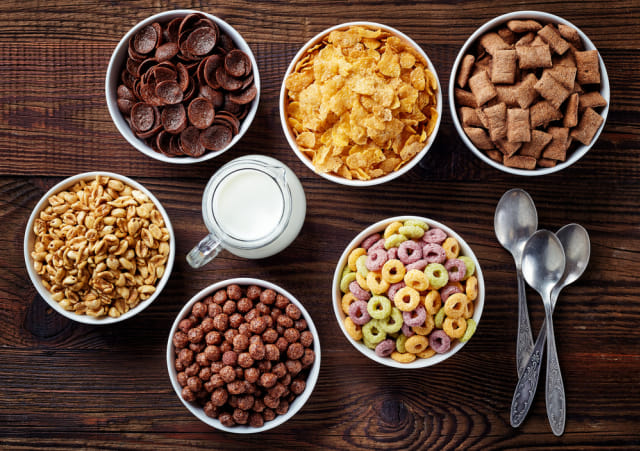 Ragam sereal dalam kemasan yang ready to eat (RTE). Foto: Shutterstock