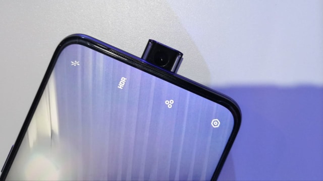Kamera pop-up Oppo F11 Pro. Foto: Bianda Ludwianto/kumparan