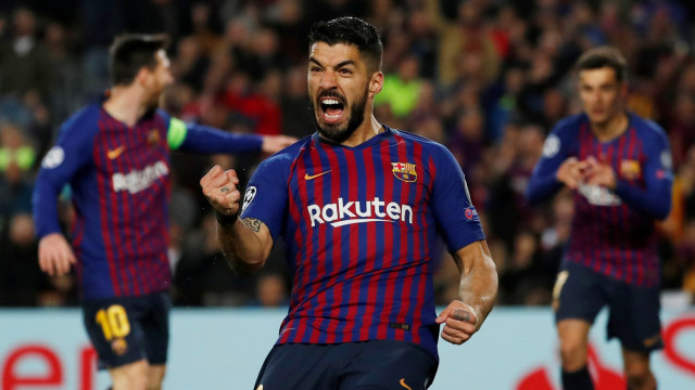 Selebrasi Pemain FC Barcelona, Luiz Suarez usai mencetak gol ke gawang Olympique Lyon dalam leg kedua Liga Champions di Camp Nou, Barcelona, Spanyol. Foto: REUTERS/Susana Vera