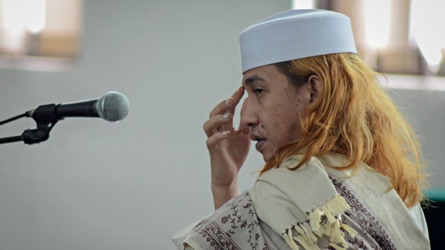 Terdakwa kasus dugaan penganiayaan terhadap remaja Bahar bin Smith menjalani sidang lanjutan di Gedung Perpustakaan dan Kearsipan Kota Bandung, Jawa Barat. Foto: Antara/Raisan Al Farisi