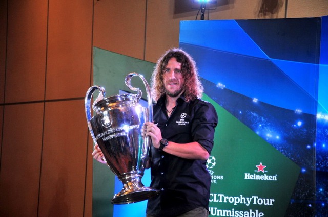 Carles Puyol bawa Piala Champions ke Surabaya