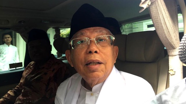 Cawapres nomor urut 01 Ma'ruf Amin saat diwawancarai awak media. Foto: Andesta Herli Wijaya/kumparan