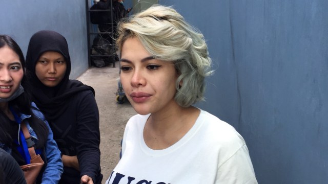 Nikita Mirzani di kawasan Kapten Tendean, Jakarta, Jumat (15/3). Foto: Sarah Yulianti Purnama/kumparan